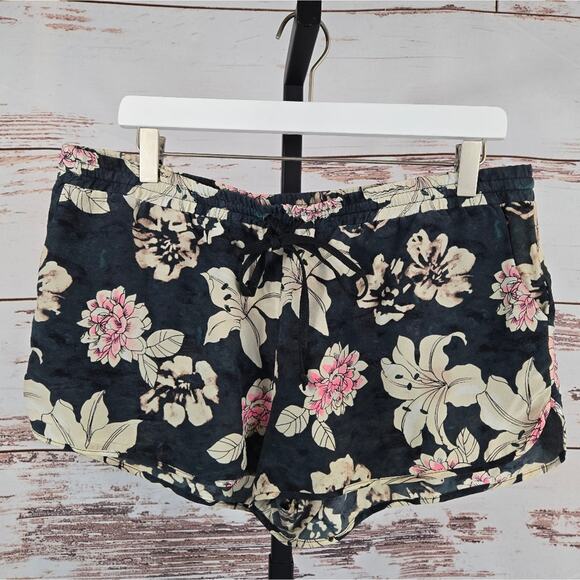 Elizabeth and James 100% Silk Floral Shorts Size Medium - Picture 1 of 6